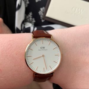 Daniel Wellington // Brown watch Gold Plating